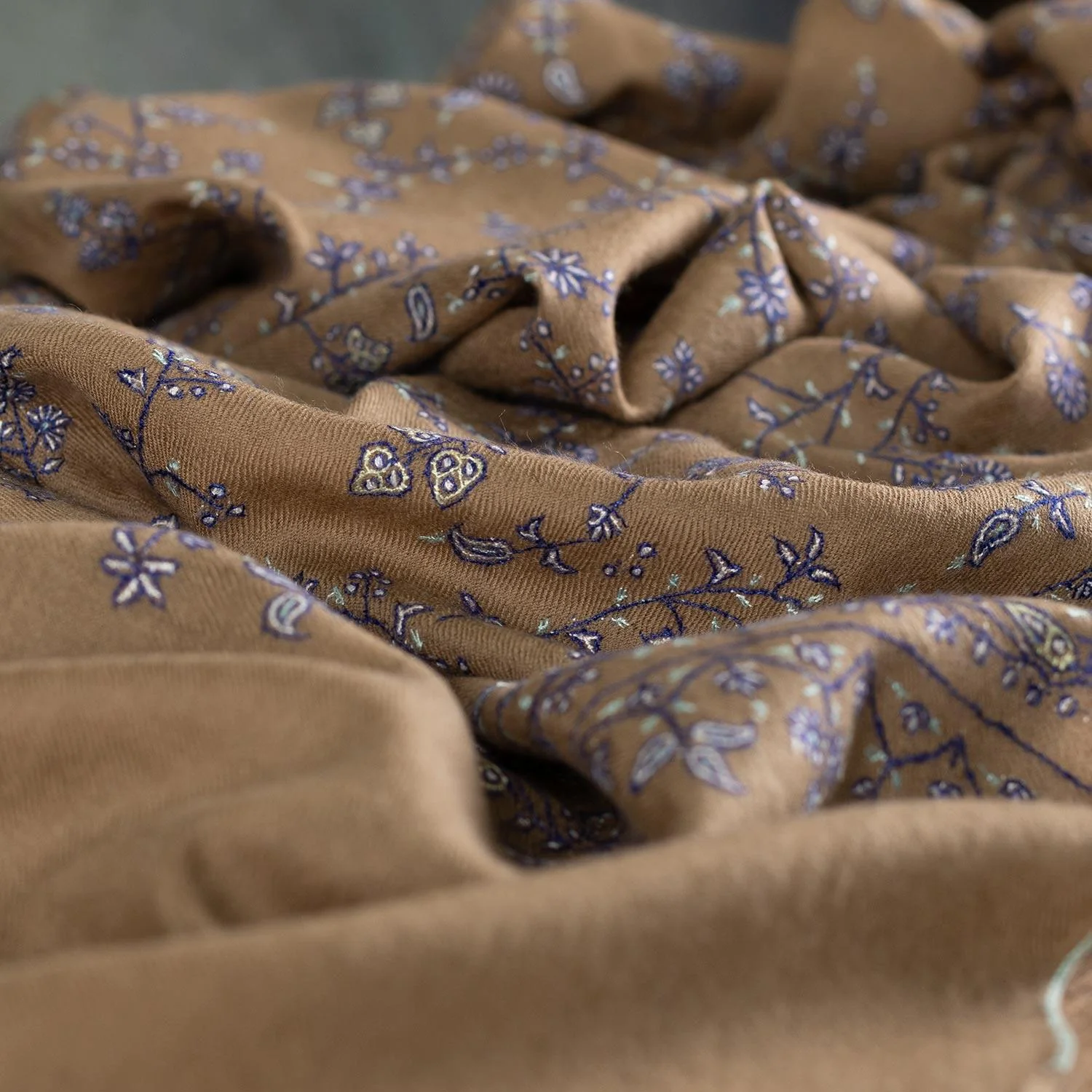 Embroidered Classic Toosh 'Mayajaal Shawl Beela' - Image 2