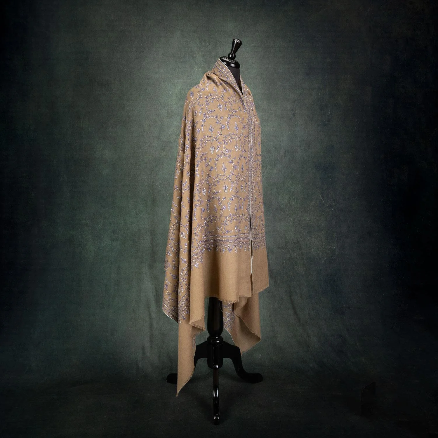 Embroidered Classic Toosh 'Mayajaal Shawl Beela' - Image 4