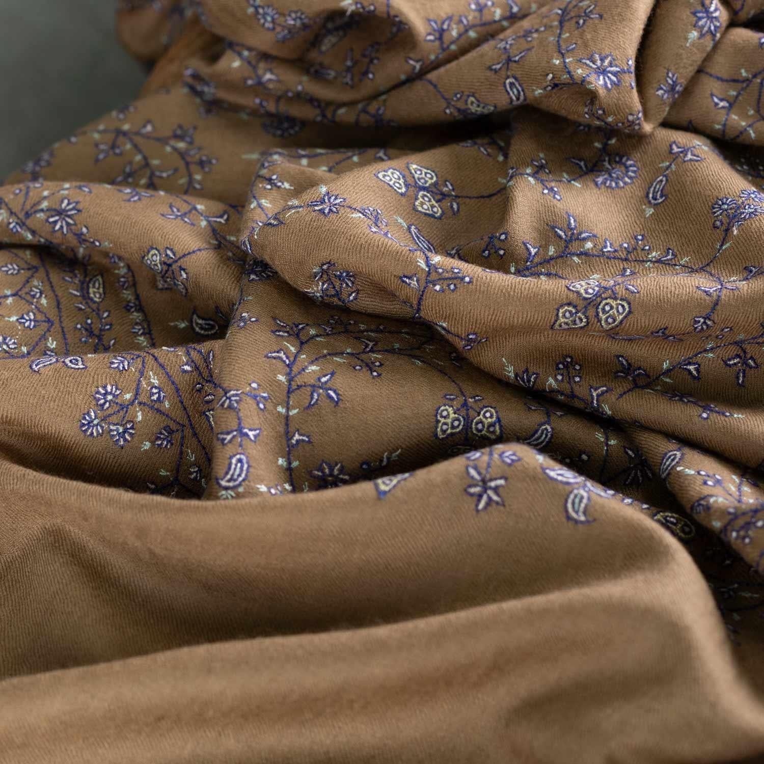 Embroidered Classic Toosh 'Mayajaal Shawl Beela' - Image 5