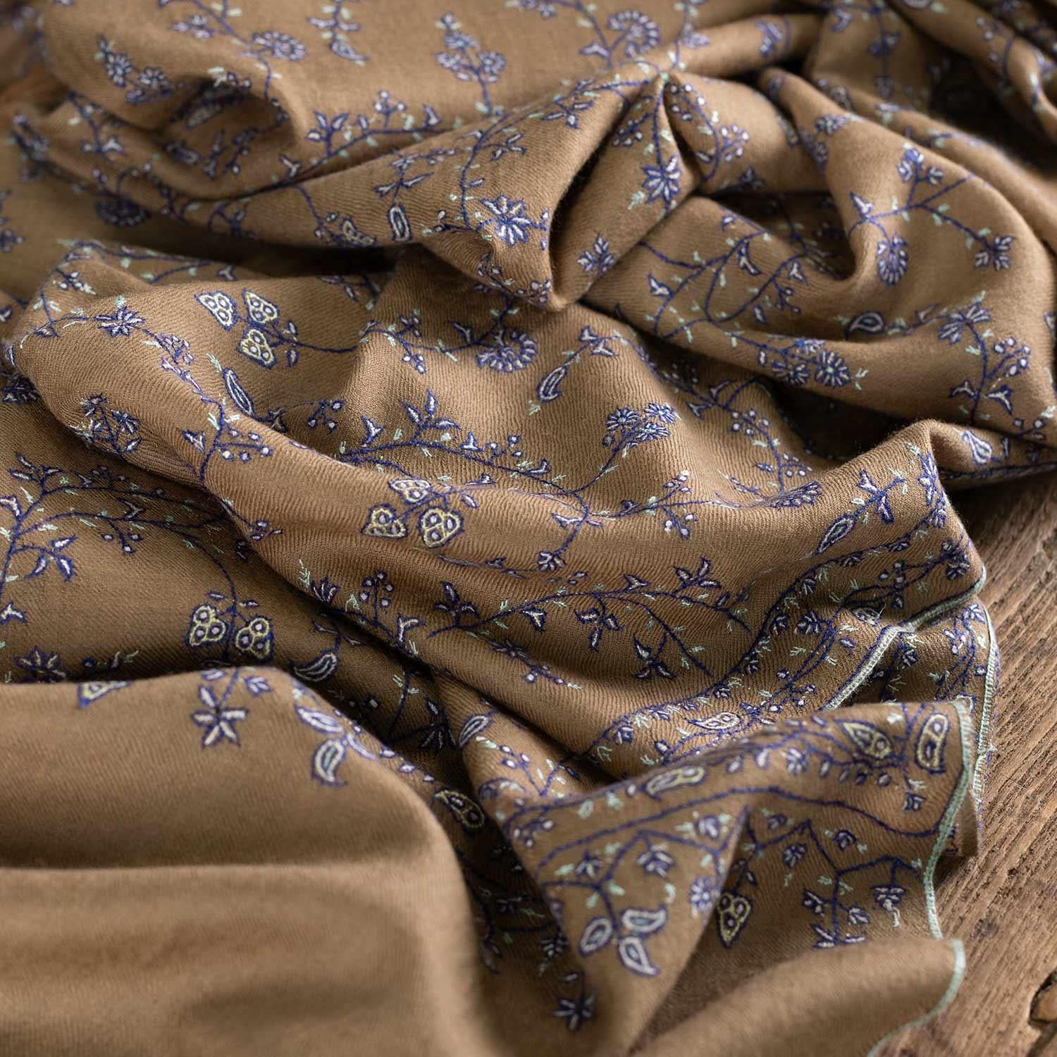 Embroidered Classic Toosh 'Mayajaal Shawl Beela' - Image 6