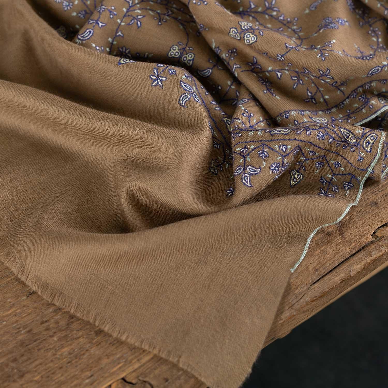 Embroidered Classic Toosh 'Mayajaal Shawl Beela' - Image 7