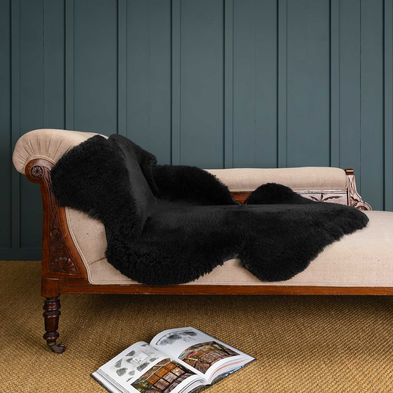 Exclusive Sheepskin Throw Conifer - Image 5