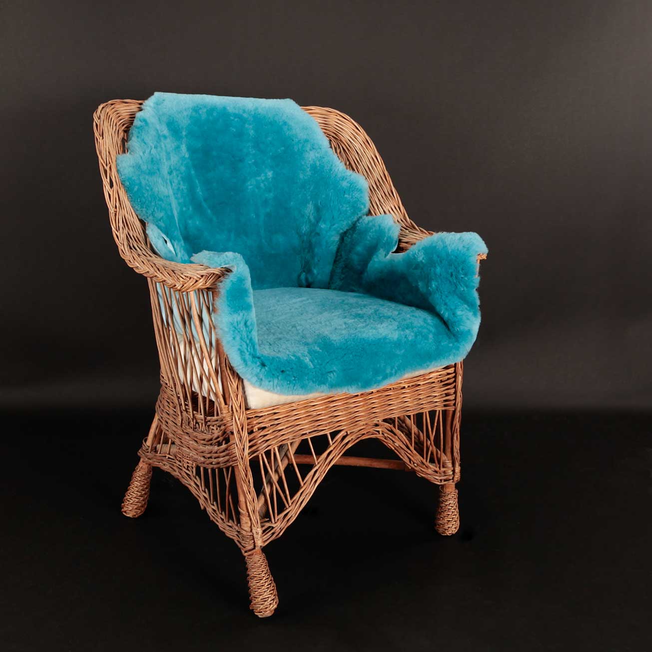 Exclusive Sheepskin Throw Cerulean - Image 3