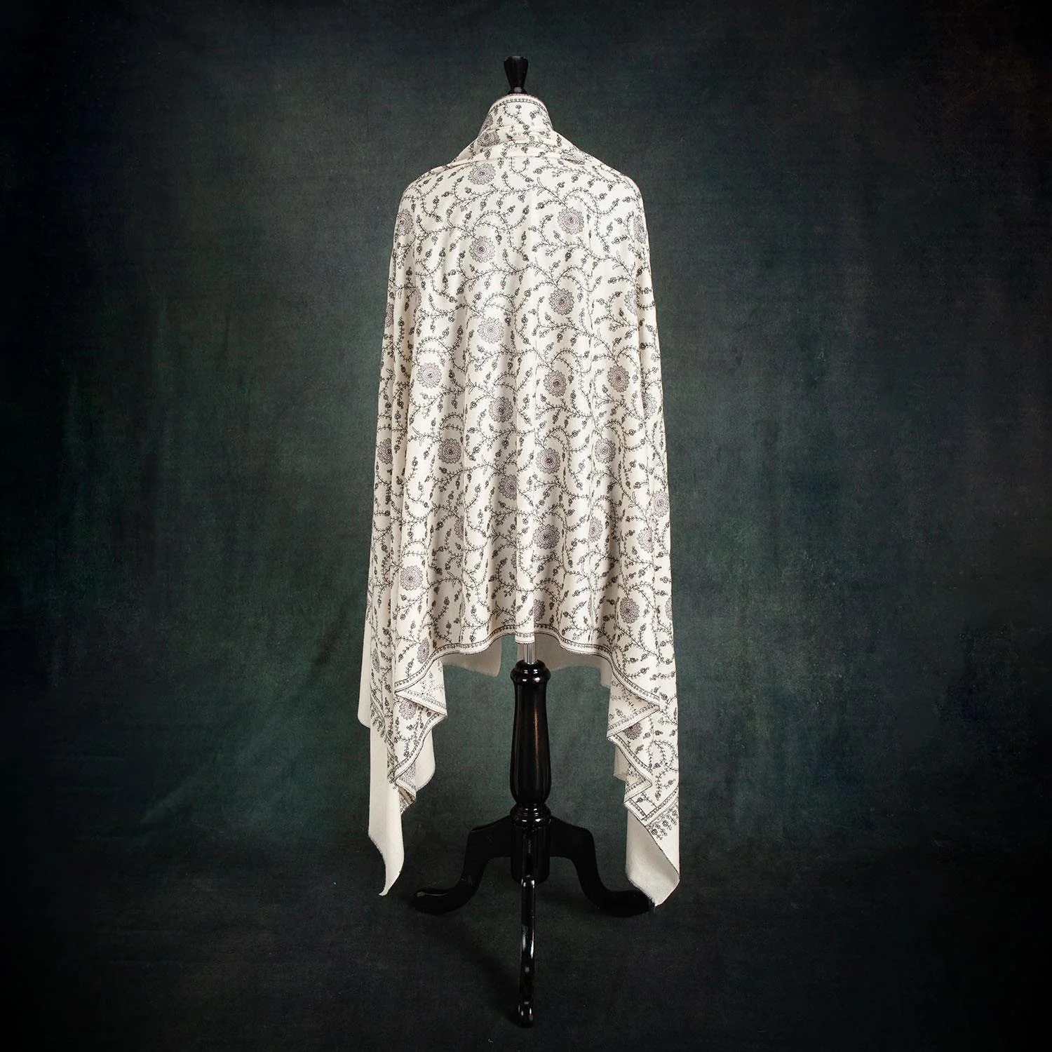 Handloomed Sozni Embroidered Chakra Shawl 'Sudarshan' - Image 3