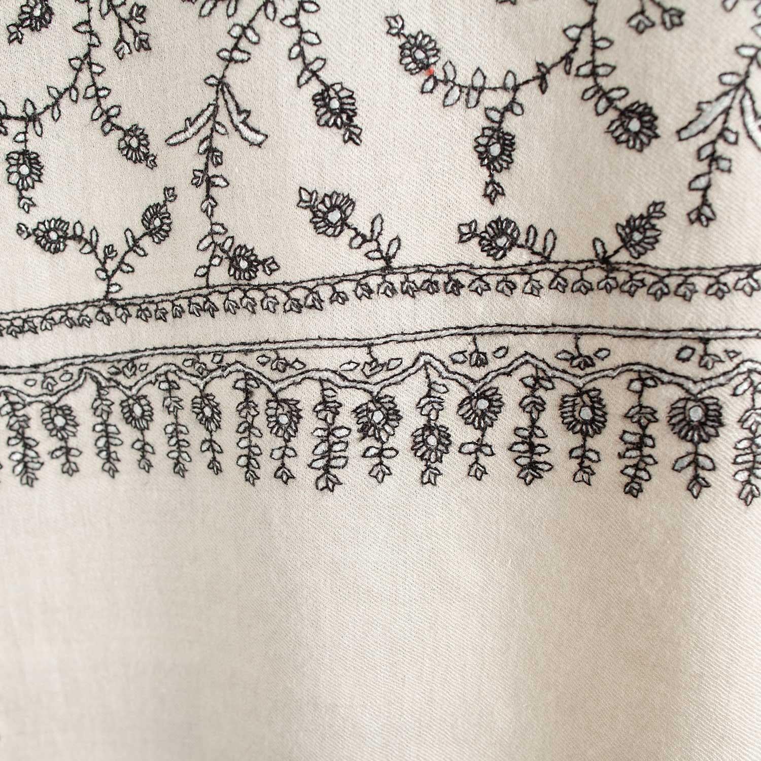 Handloomed Sozni Embroidered Chakra Shawl 'Sudarshan' - Image 4