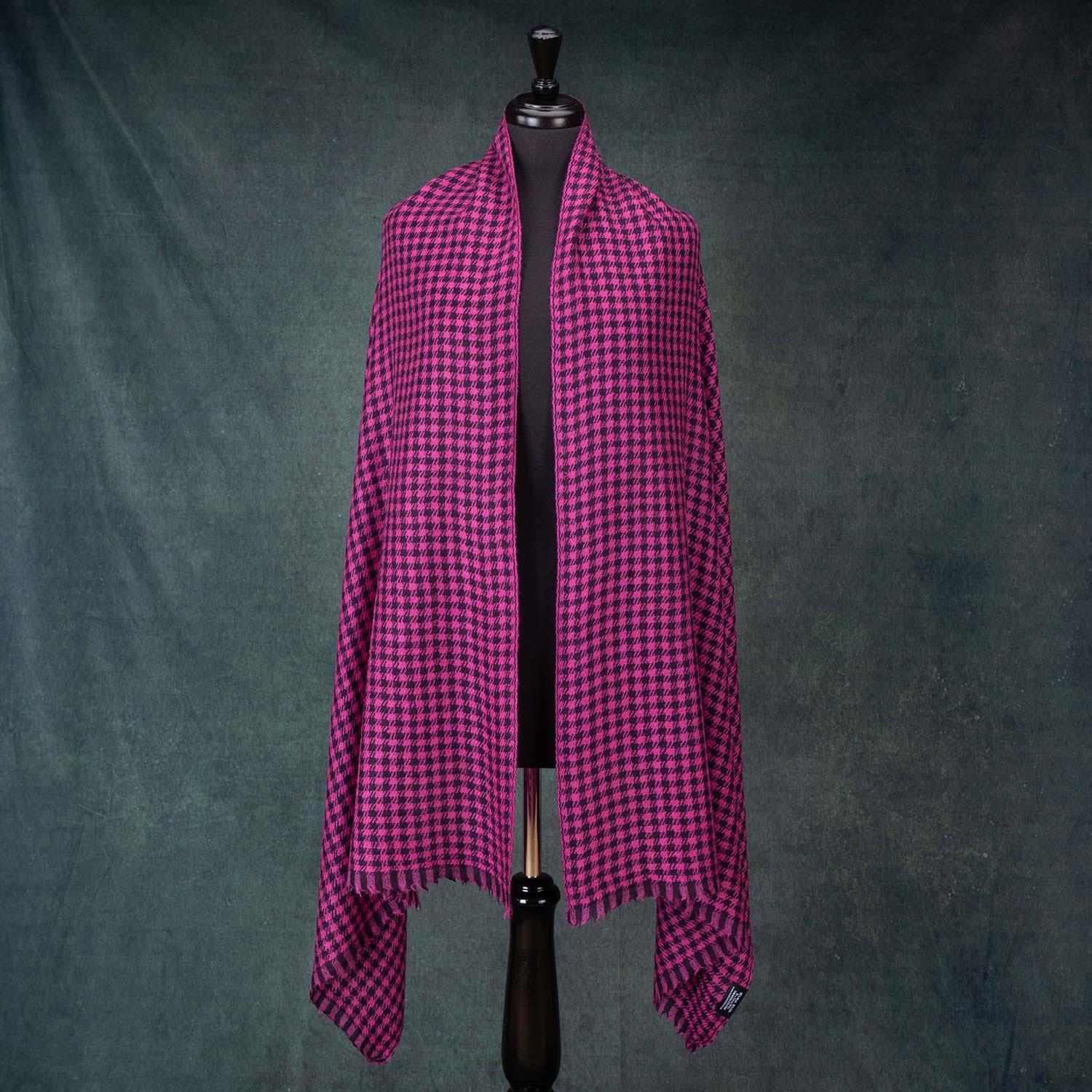 Houndstooth Shawl Fuchsia - Image 4