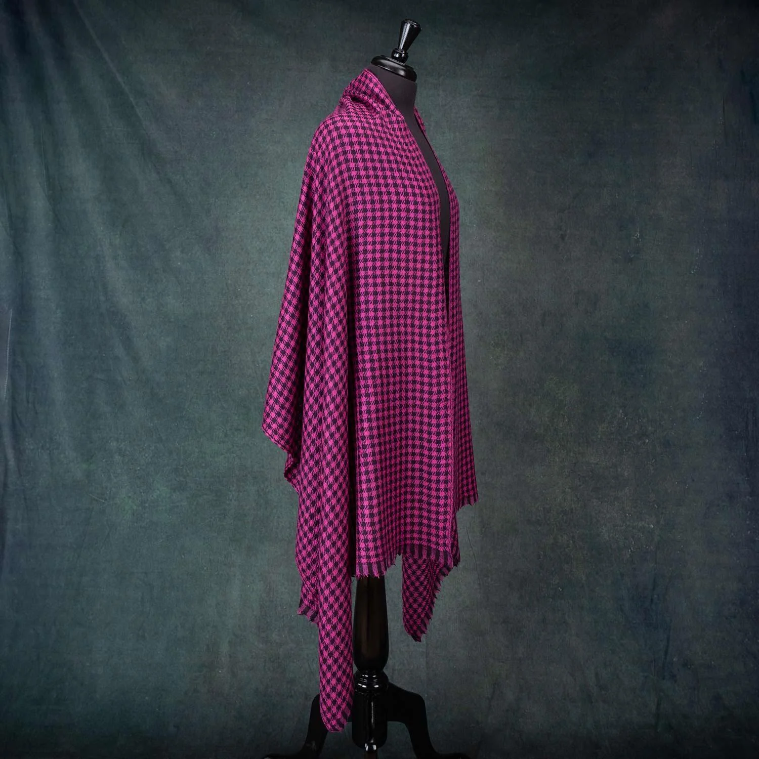 Houndstooth Shawl Fuchsia - Image 5
