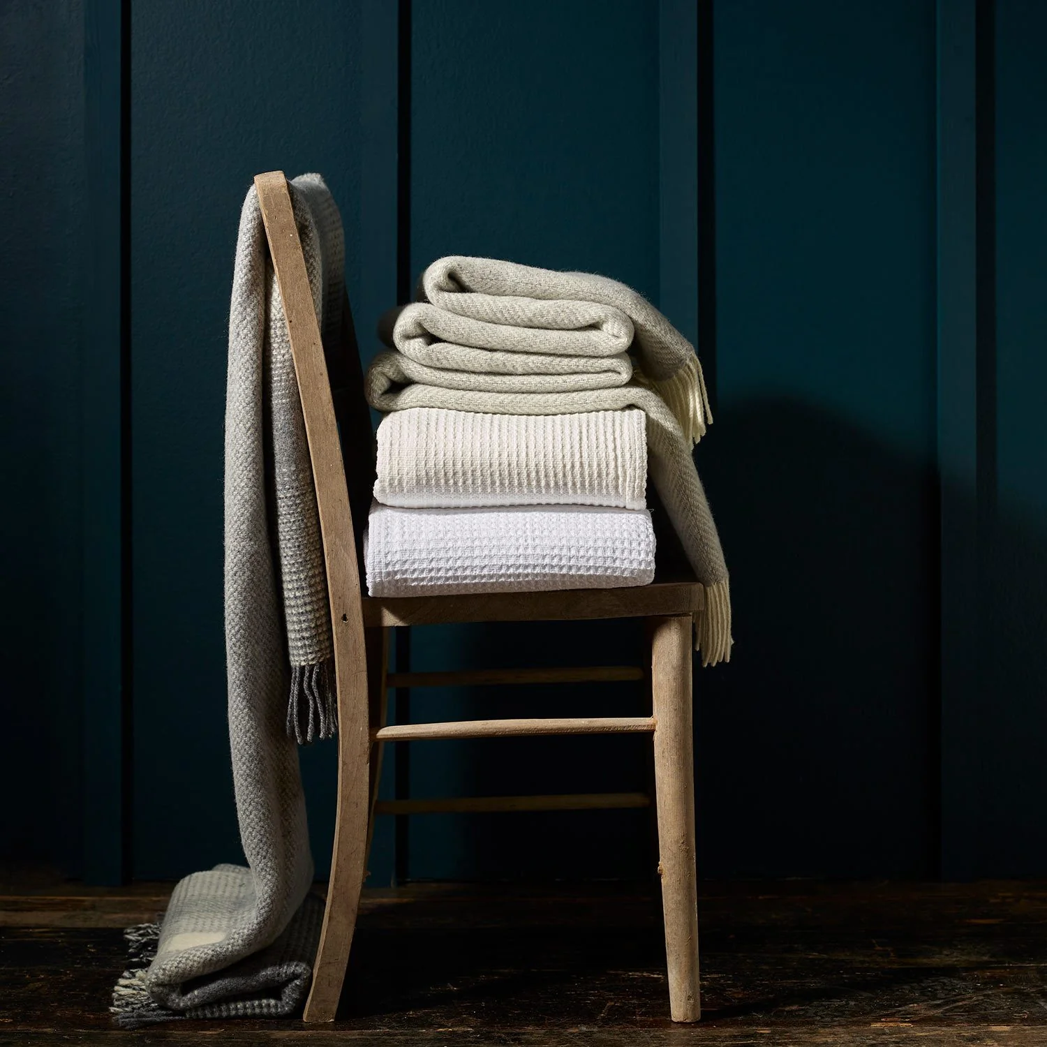 Merino Cashmere Blend Throw Light Grey Herringbone - Image 4