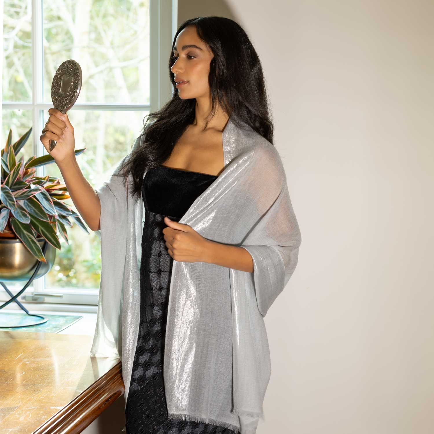 Silver Bordered Cashmere Pashmina Stole in Silver - Image 3