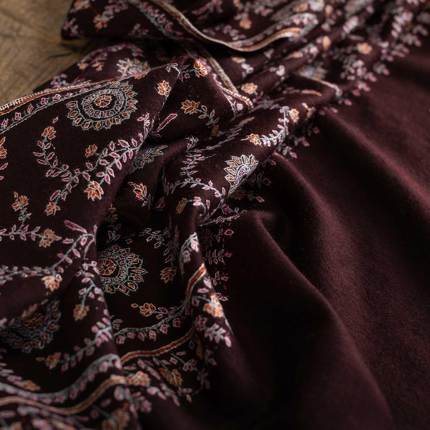 Sozni Embroidered Chakra Shawl 'Sudarshan' - Image 7
