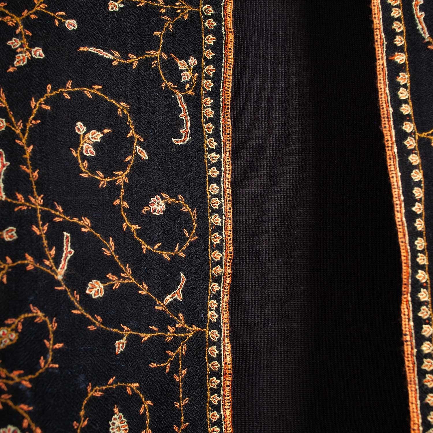 Sozni Hand Embroidered Shawl 'Mother' Zozila - Image 10