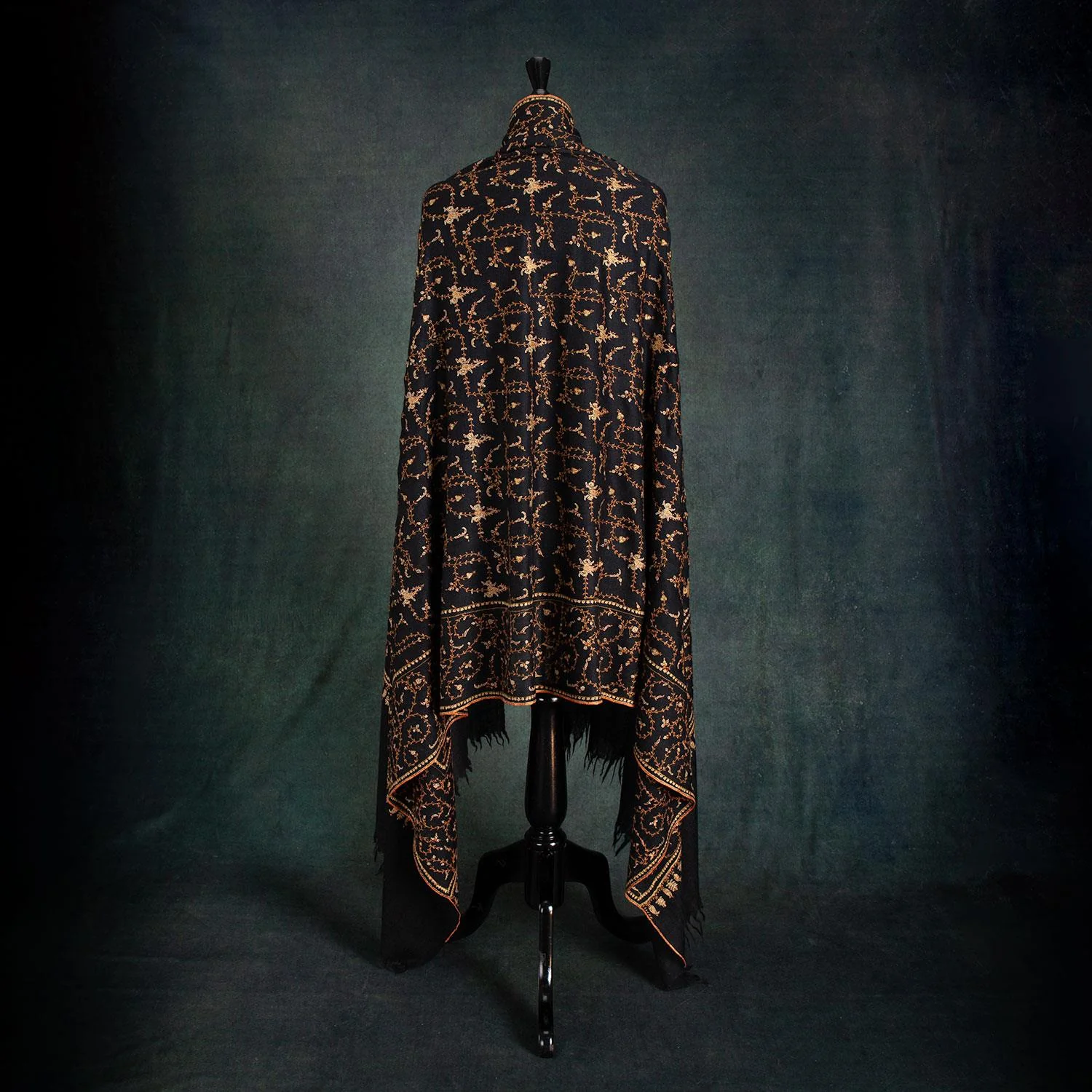 Sozni Hand Embroidered Shawl 'Mother' Zozila - Image 2