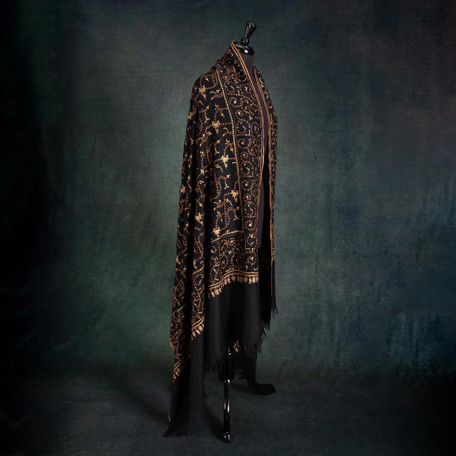 Sozni Hand Embroidered Shawl 'Mother' Zozila - Image 3