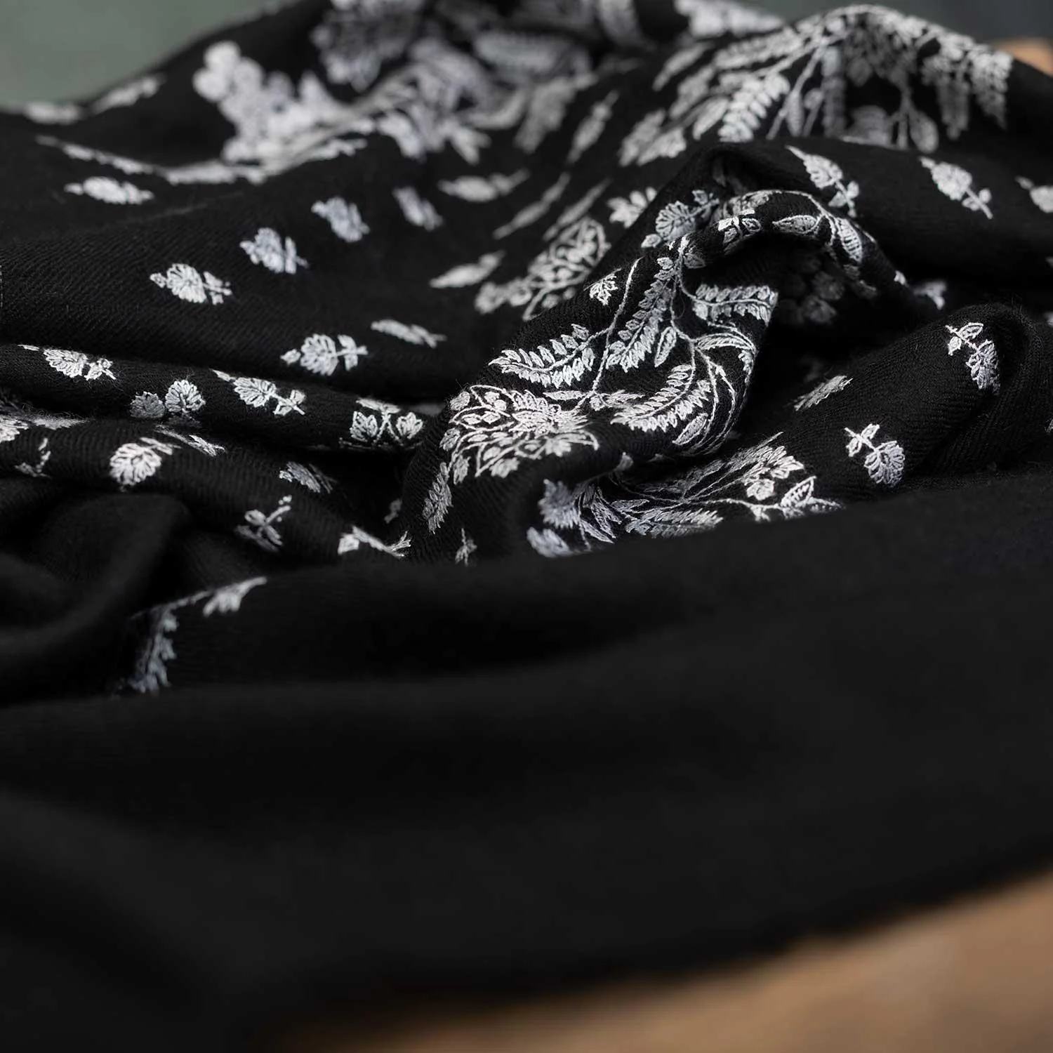 Sozni Toosh 'Mayajaal Shawl Firdos' - Image 5