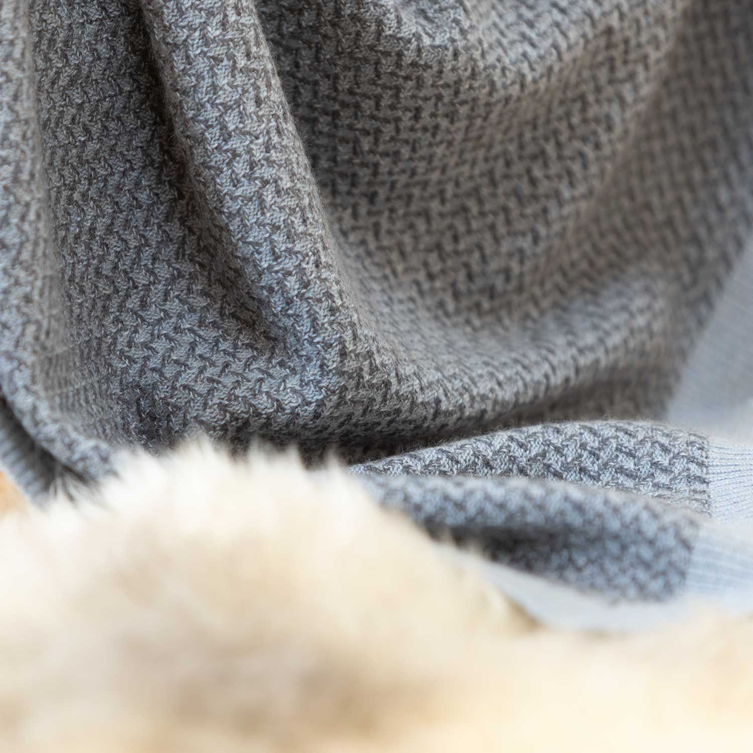 Wintertide Cashmere Blanket - Image 4